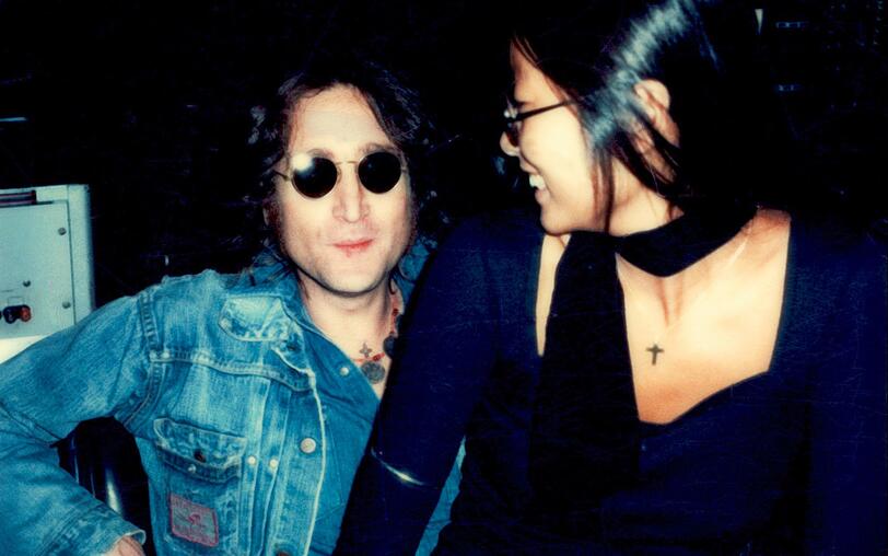 Der Dokumentarfilm "John Lennons geheime Liebe: May Pang" erzählt die Geschichte aus Sicht der neuen Frau an der Seite des Musik-Superstars. Der Dokumentarfilm "John Lennons geheime Liebe: May Pang" erzählt die Geschichte aus Sicht der neuen Frau an der Seite des Musik-Superstars.