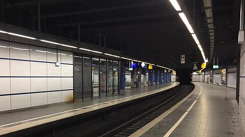 Im S-Bahn-Bereich am Karlsplatz kam es am Samstagabend zu einer stärkeren Rauchentwicklung. (Archivbild)