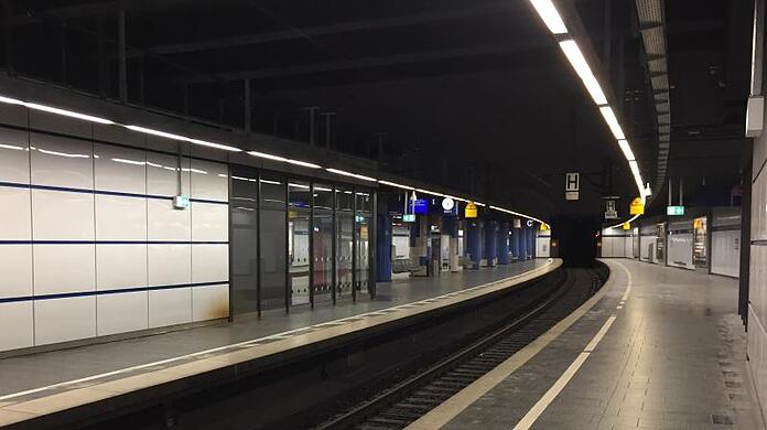 Im S-Bahn-Bereich am Karlsplatz kam es am Samstagabend zu einer stärkeren Rauchentwicklung. (Archivbild)