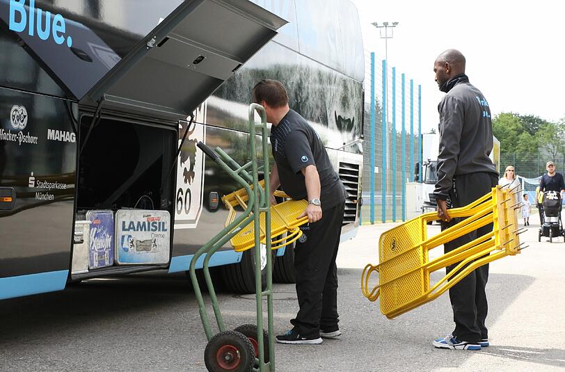 Die Mannschaft des TSV 1860 brach am Sonntagmittag zum Kurz-Trip nach Bad Häring auf.