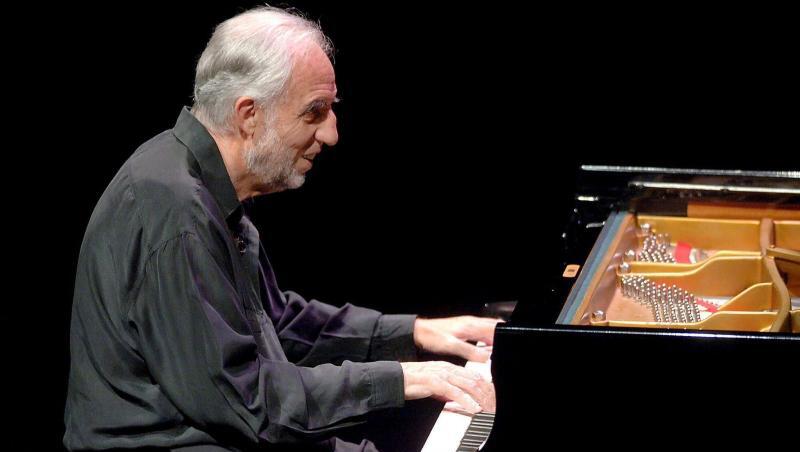 Jacques Loussier am Flügel (2006). Jacques Loussier am Flügel (2006).