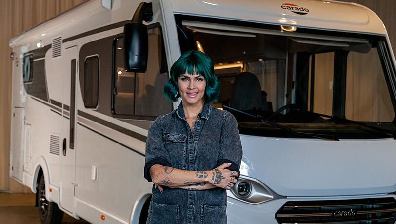 Ordnungscoach Isabella Franke zeigt in ihrer neuen YouTube-Serie "Einfach. Clever. Organisieren.", wie man dem Chaos im Wohnmobil Herr wird.