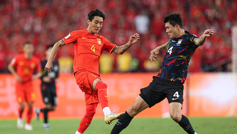 Min-jae Kim (r.) darf sich mit Südkorea weiter Hoffnung auf den Gewinn des Asien-Cups machen. Min-jae Kim (r.) darf sich mit Südkorea weiter Hoffnung auf den Gewinn des Asien-Cups machen.
