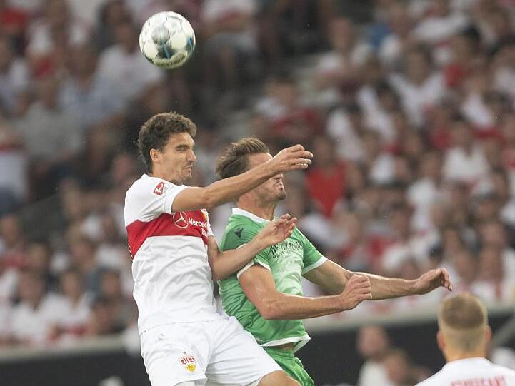 Marcin Kaminski (l) wird dem VfB Stuttgart lange fehlen.