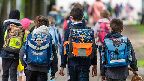 Corona in Münchner Schulen und Kitas: Immer mehr Einrichtungen schließen. (Symbolbild)