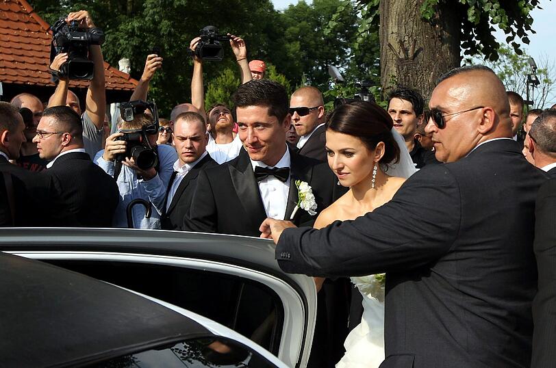 Ein strahlender Robert Lewandowski gibt seiner Anna am Samstag das Jawort - die Bilder der Hochzeit in Polen