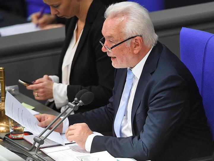 "Wir haben eine Lage, in der aktuell schnell gesetzliche Grundlagen geschaffen werden müssen, damit die Exekutive handlungsfähig bleibt", sagt Kubicki.e.