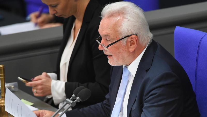"Wir haben eine Lage, in der aktuell schnell gesetzliche Grundlagen geschaffen werden müssen, damit die Exekutive handlungsfähig bleibt", sagt Kubicki.e. "Wir haben eine Lage, in der aktuell schnell gesetzliche Grundlagen geschaffen werden müssen, damit die Exekutive handlungsfähig bleibt", sagt Kubicki.e.