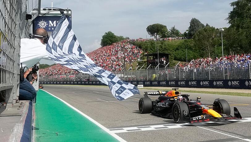 Red-Bull-Pilot Max Verstappen gewinnt auch den Großen Preis von Imola.