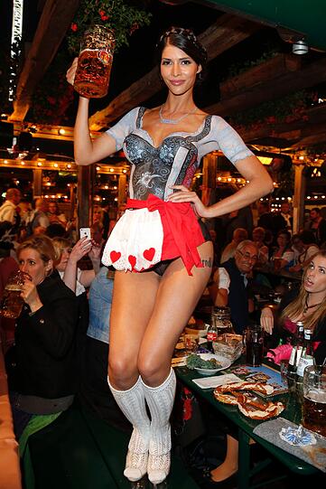 Micaela Schäfer auf der Wiesn 2013.