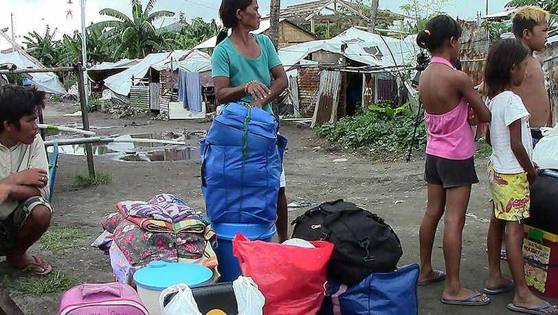 Zehntausende flüchten vor Taifun "Hagupit" Zehntausende flüchten vor Taifun "Hagupit"