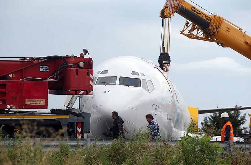 Ein DHL-Frachtflugzeug ist von der Landebahn abgekommen. Foto: Matteo Bazzi