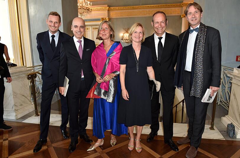 Dr. Matthias Mühling (Städtische Galerie im Lenbachhause), Nicolas Peter, Dr. Angelika Nollert (Neue Sammlung), Nina Peter, Dr. Andres Lepik und Dr. Bernhard Maaz (Generaldirektor der Bayerischen Staatsgemäldesammlungen)