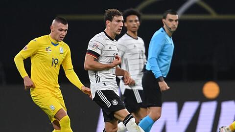 Leon Goretzka (M.) zog im deutschen Mittelfeld die F&auml;den.