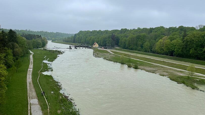 Die Isar am Samstagmorgen: Wie der Deutsche Wetterdienst (DWD) meldet, ist ab Sonntag an den Alpen mit Stauniederschlag zu rechnen. Die Isar am Samstagmorgen: Wie der Deutsche Wetterdienst (DWD) meldet, ist ab Sonntag an den Alpen mit Stauniederschlag zu rechnen.