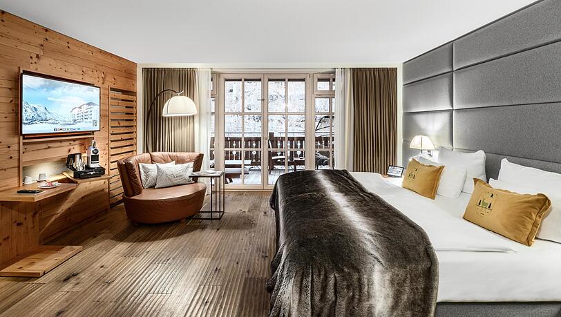 Viel Holz und Naturstoffe: Die Zimmer sind in modernem Tiroler Design gestaltet. Viel Holz und Naturstoffe: Die Zimmer sind in modernem Tiroler Design gestaltet.