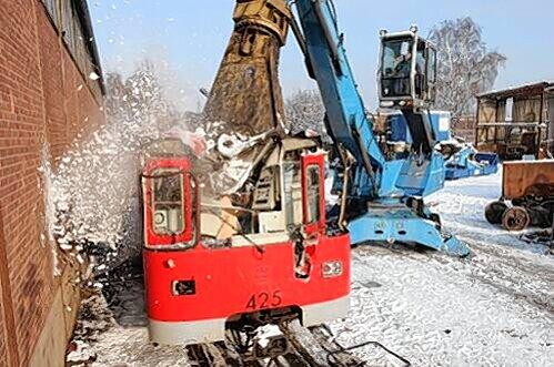 Das Ende einer Dienstfahrt: Bei der Schrottfirma Bonn werden die alten Nürnberger U-Bahn-Wagen zerkleinert.