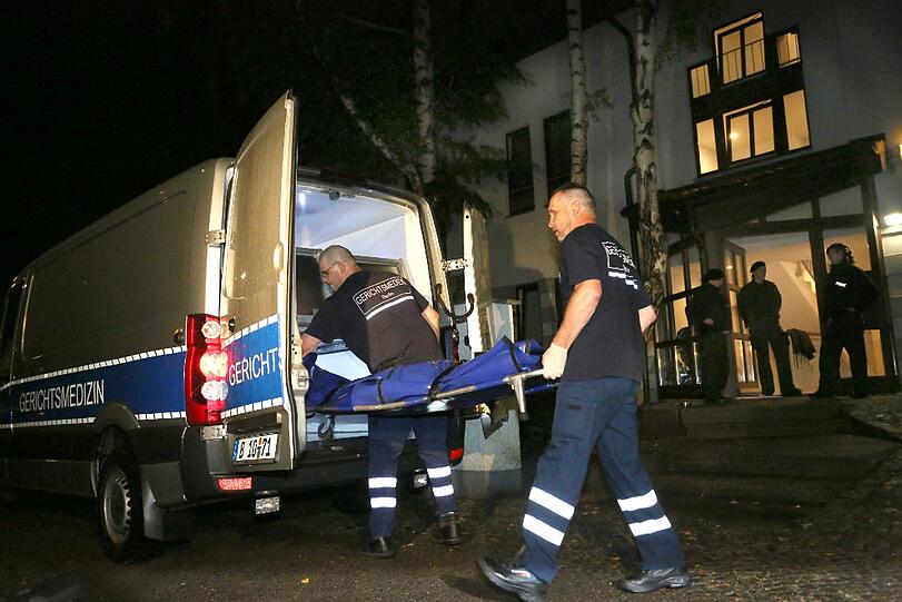 Familientragödie in Berlin: Ein Vater tötet seine Familie &ndash; Bringt Frau und zwei Kinder um und nimmt sich das Leben. Die Polizei vermutet hohe Schulden als Motiv. Die Bilder vom Tatort