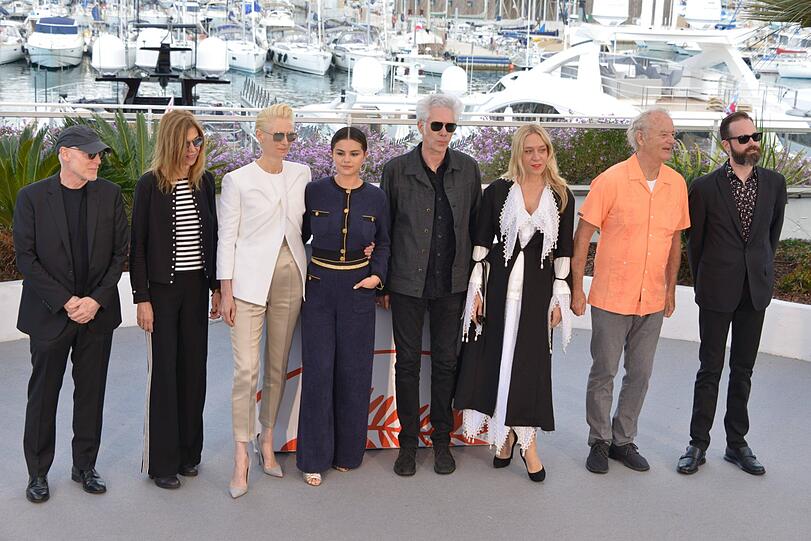 Die Crew von Jim Jarmuschs "The Dead don t Die": Joshua Astrachan, Sara Driver, Tilda Swinton, Selena Gomez, Jim Jarmusch, Chloë Sevigny , Bill Murray, Carter Logan.