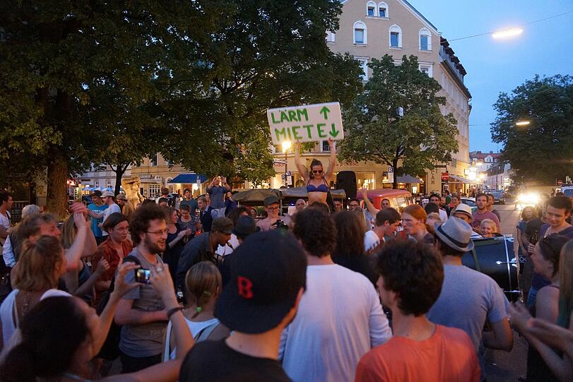 Mehr Lärm für München: Die Bilder von der Demo in Schwabing