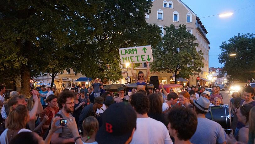 Mehr Lärm für München: Die Bilder von der Demo in Schwabing