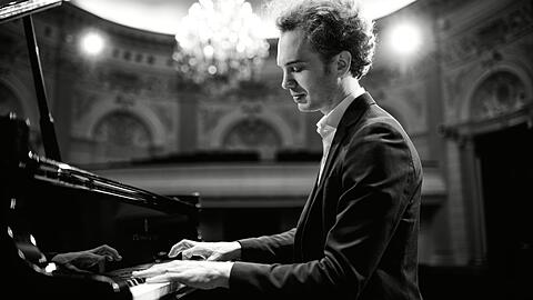 Der belgische Pianist Julian Libeer hat keine Angst vor unkonventionellen Kombinationen.