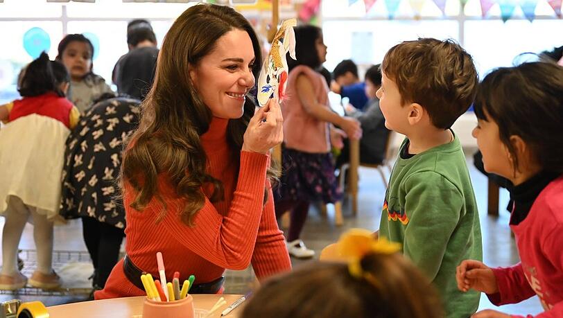Prinzessin Kate setzt sich stark für Kinder und die frühkindliche Entwicklung ein. Das Thema liegt ihr so am Herzen, dass sie es trotz ihrer Krankheit weiter verfolgt. Prinzessin Kate setzt sich stark für Kinder und die frühkindliche Entwicklung ein. Das Thema liegt ihr so am Herzen, dass sie es trotz ihrer Krankheit weiter verfolgt.