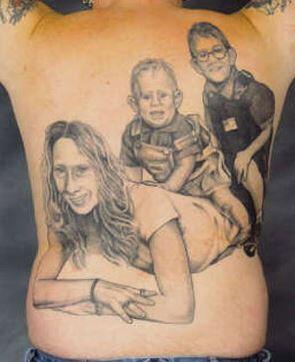 Über Geschmack lässt sich bekanntlich streiten... Die witzigsten Horror-Tattoos in der Bilderstrecke.