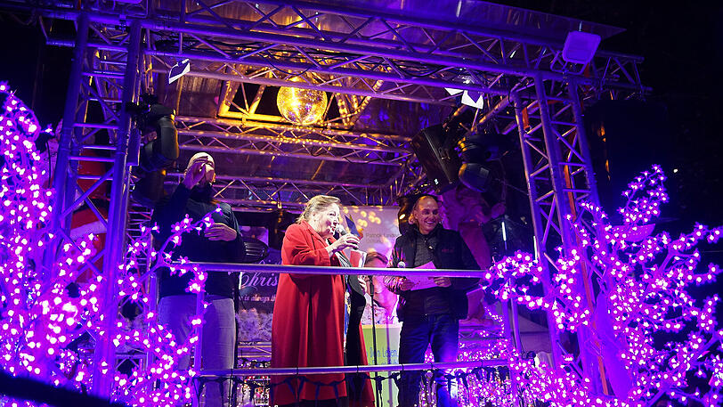 Schauspielerin Marianne Sägebrecht mit dem Veranstalter Robert Maier-Kares.