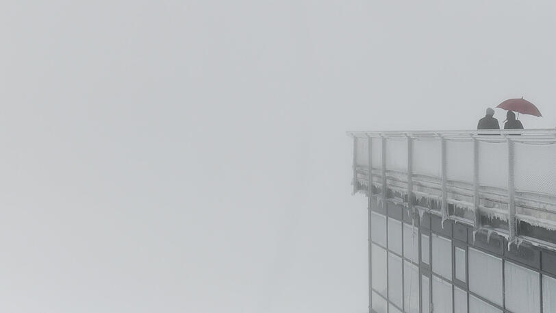 Die Zugspitze Anfang August: In der Nacht auf Dienstag sind auf Deutschlands höchstem Berg rund 20 Zentimeter Schnee gefallen. Die Bilder.
