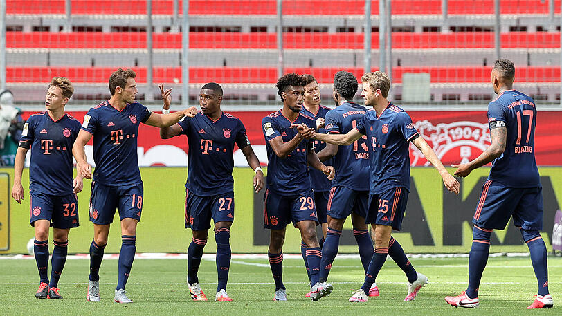 Der FC Bayern gewinnt bei Bayer 04 Leverkusen.
