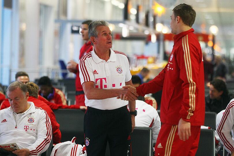 Auf ein gutes Neues: Heynckes begrüßt Torhüter Manuel Neuer.