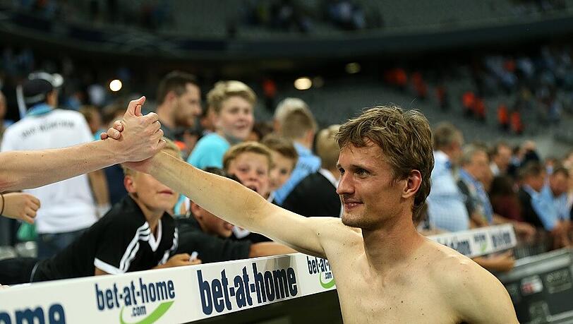 Kai Bülow erzielte gegen Holstein Kiel das Goldene Tor zum Klassenerhalt für den TSV 1860. Kai Bülow erzielte gegen Holstein Kiel das Goldene Tor zum Klassenerhalt für den TSV 1860.