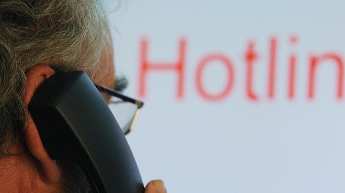 Bei der Corona-Impfhotline gibt es noch einige Probleme. Ein Erfahrungsbericht (Symbolbild).