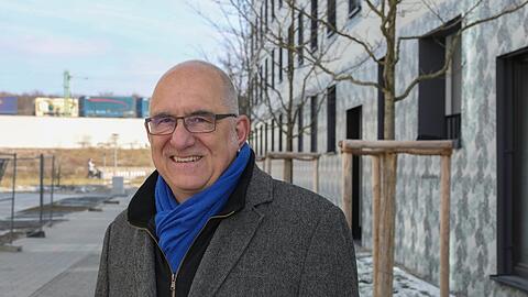 Frieder Vogelsgesang fordert, dass endlich mit dem Bau des S-Bahnhofs an der Berduxstraße begonnen wird. Er kritisiert: "Da werden Sachen von einem Schreibtisch zum nächsten durchgereicht."