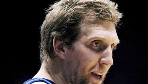 Dirk Nowitzki durchlebt in der laufenden Saison mit Dallas erneut eine Berg- und Talfahrt. Dirk Nowitzki durchlebt in der laufenden Saison mit Dallas erneut eine Berg- und Talfahrt.