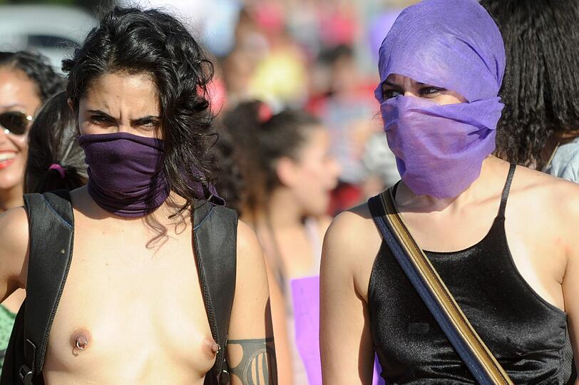 Auch diese Mädels wollen mit ihrem Auftritt beim Slutwalk in Brasilien ein eindeutiges Zeichen setzen!