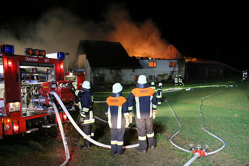 Scheunenbrand in Litlbach. Die Bilder vom Feuerwehreinsatz.