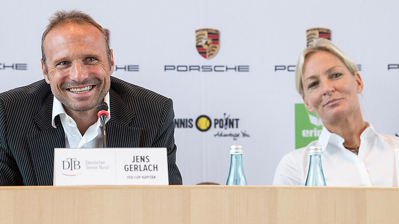 Der neue Fed-Cup-Kapitän Jens Gerlach (links) und Tennis-Bundestrainerin Barbara Rittner während der Pressekonferenz des DTB in Stuttgart.