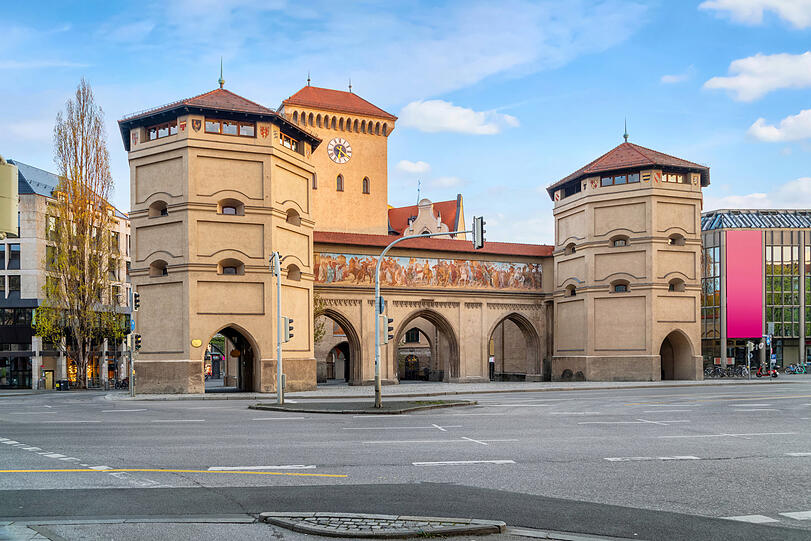 Das Valentin-Karlstadt-Mus&auml;um befindet sich im Nordturm des Isartors (rechts). Der S&uuml;dturm widmet sich den Volkss&auml;ngern.