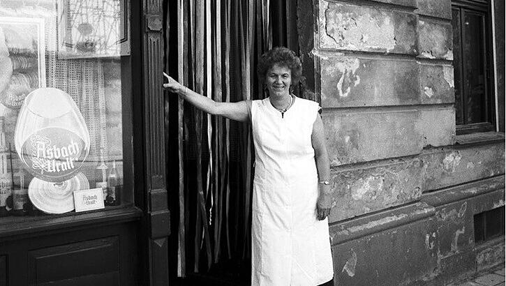 1986: Das Brotzeitstüberl "Bei Erna" war einst in der Kirchenstraße. Heute ist hier das kleine Restaurant Il Padrino. 1986: Das Brotzeitstüberl "Bei Erna" war einst in der Kirchenstraße. Heute ist hier das kleine Restaurant Il Padrino.