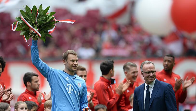 MANUEL NEUER &ndash; NOTE 2: Größere Probleme bereiteten ihm zunächst die Klopapierrollen in seinem Fünfer. Bei den wenigen Schüssen der Mainzer auf dem Posten. Wie immer Manu der Libero.