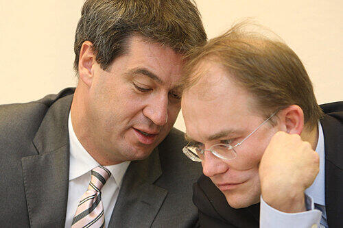 Die zwei Bosse der Nürnberger CSU setzen die SPD unter Druck: Bezirkschef Markus Söder (li.), Fraktions-Chef Sebastian Brehm.