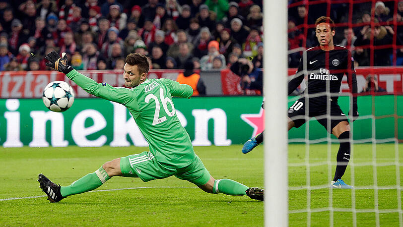 Für Neymar nicht zu überwinden: Bayern-Keeper Sven Ulreich pariert einen Schuss des Superstars von Paris St.-Germain.