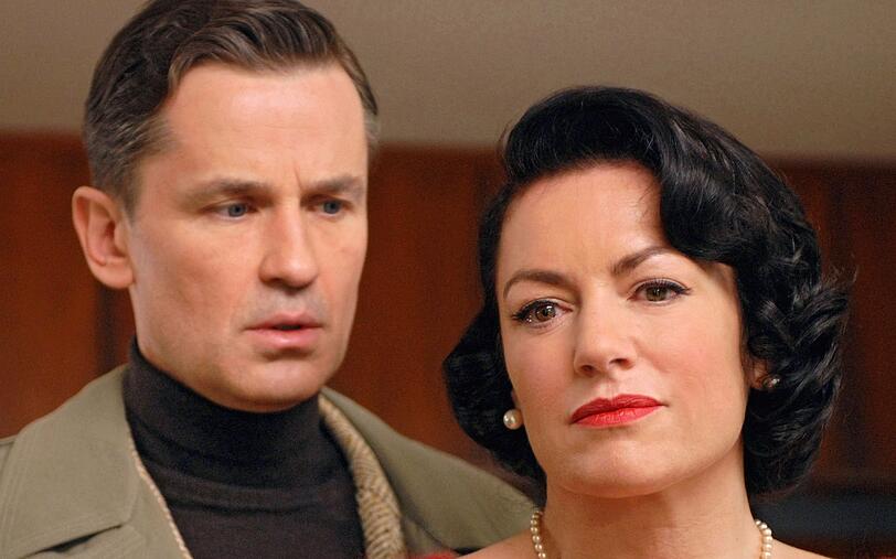 F&uuml;r einen Geist erstaunlich intransparent: Ursula Gothe (Christine Neubauer) hat immer geglaubt, dass Ex-Lover Achim Lenau (Timothy Peach) im Krieg gefallen ist.