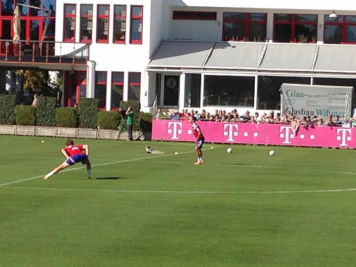 Thiago ist wieder im FC-Bayern-Training dabei: Die Bilder von der Säbener Straße.