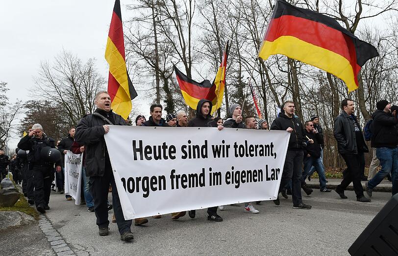 Fremdenfeindlichkeit ist kein Randgruppenthema mehr &ndash; wie auch diese Demo in Freilassing zeigt.