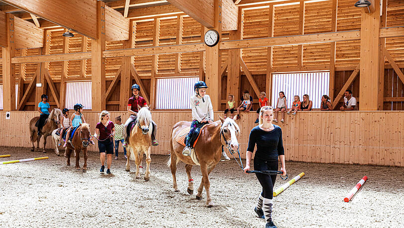Wo kleine Reiter ganz gro&szlig; werden - Familienresort Buchau.