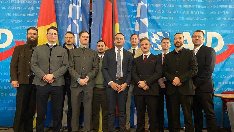 Der Vorstand von Generation Deutschland in Bayern, der AfD-Jugendorganisation. Tim Schulz steht mittig, rechts neben dem Landtagsabgeordneten Franz Schmid.
