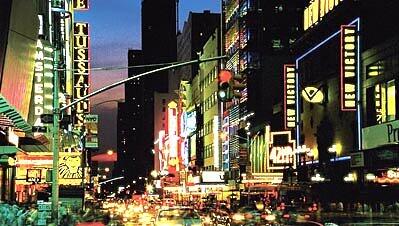 Mit nächtlicher Beleuchtung ist der Times Square fast romantisch, Foto: cleanpix Mit nächtlicher Beleuchtung ist der Times Square fast romantisch, Foto: cleanpix